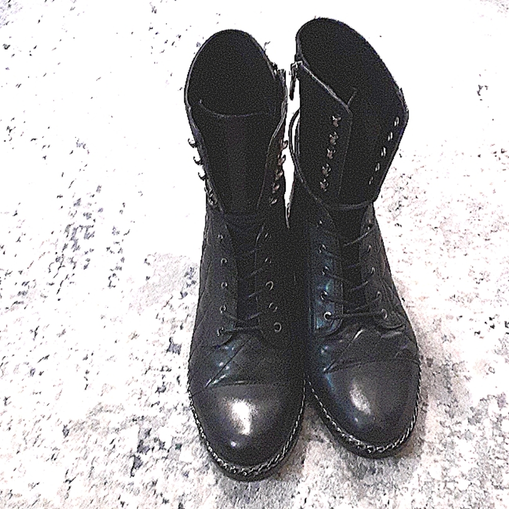 VINCE CAMUTO QUILTED LEATHER BOOTS